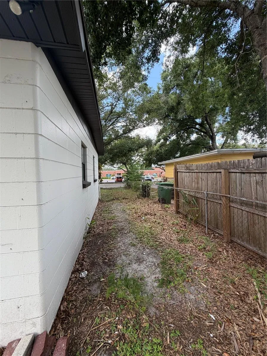 10111 OLA AVENUE Tampa, FL 33612