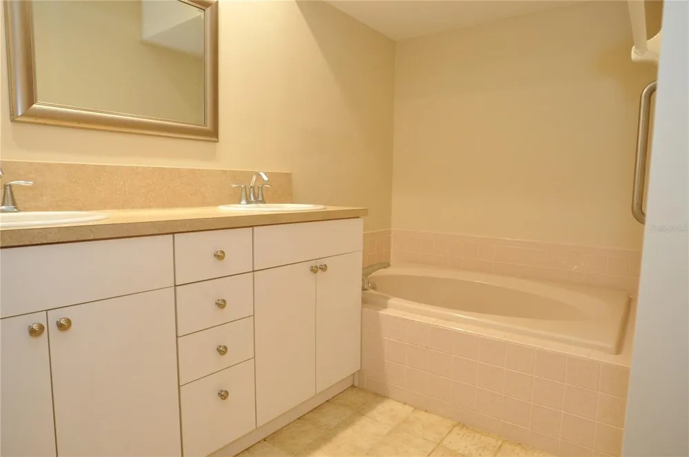 5565 SALEM SQUARE DRIVE Palm Harbor, FL 34685