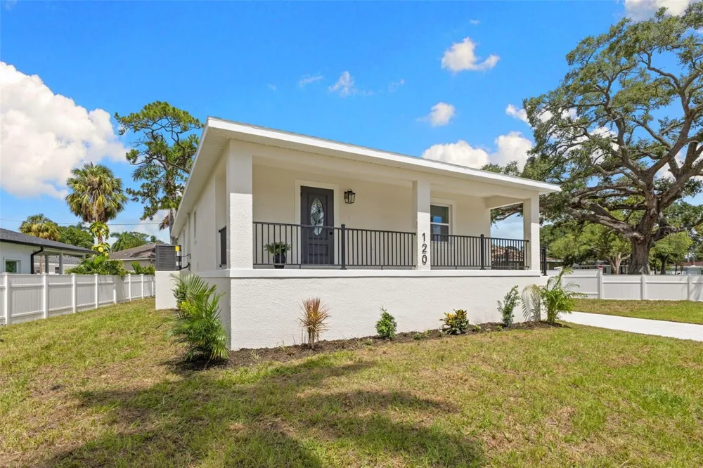 120 BROWN STREET Bradenton, FL 34208