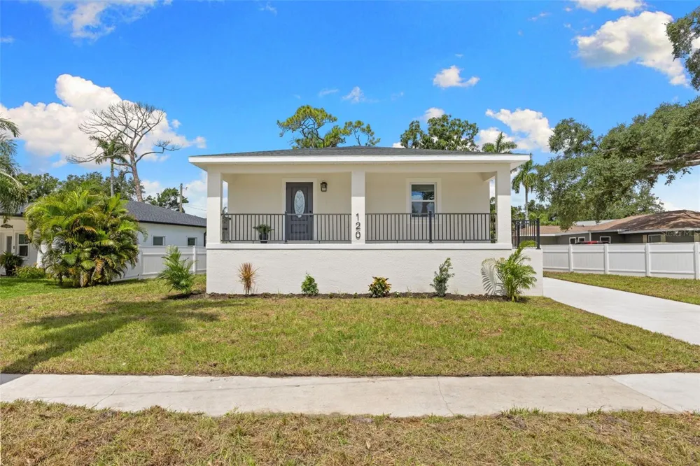 120 BROWN STREET Bradenton, FL 34208