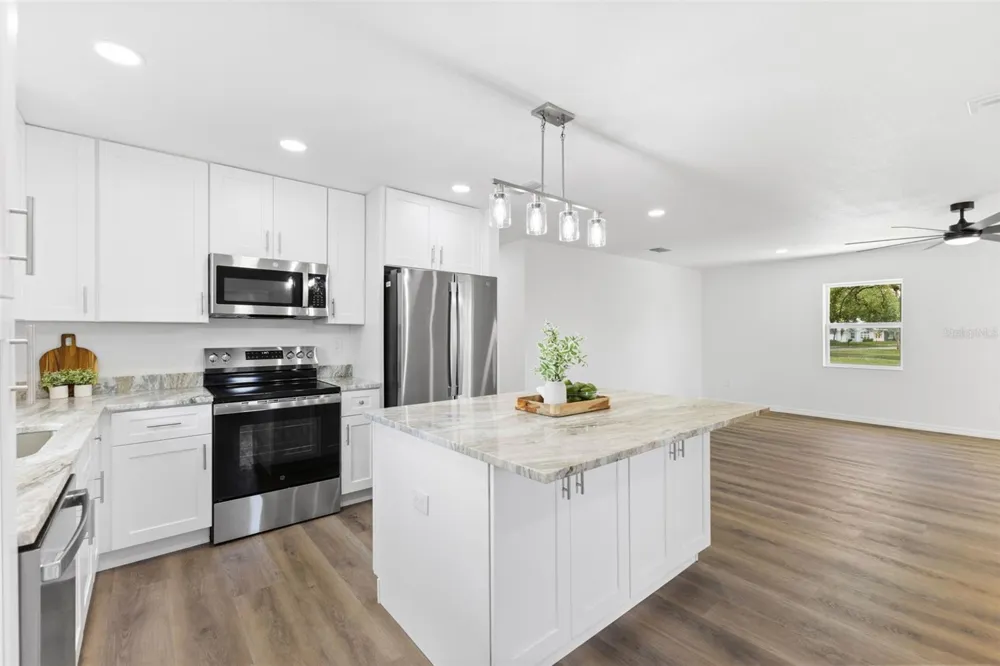 120 BROWN STREET Bradenton, FL 34208