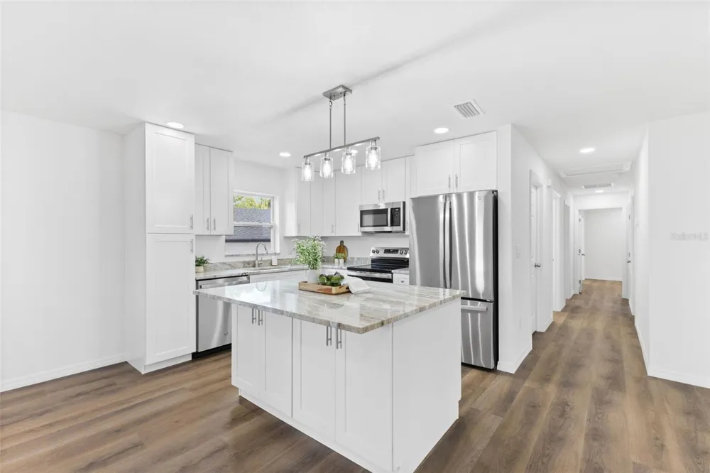 120 BROWN STREET Bradenton, FL 34208
