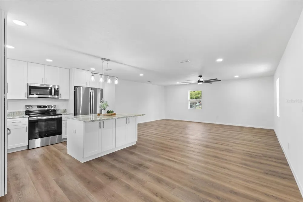 120 BROWN STREET Bradenton, FL 34208