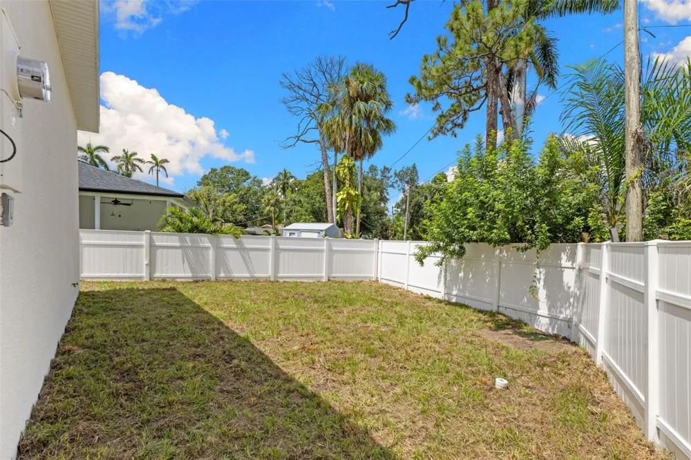 120 BROWN STREET Bradenton, FL 34208