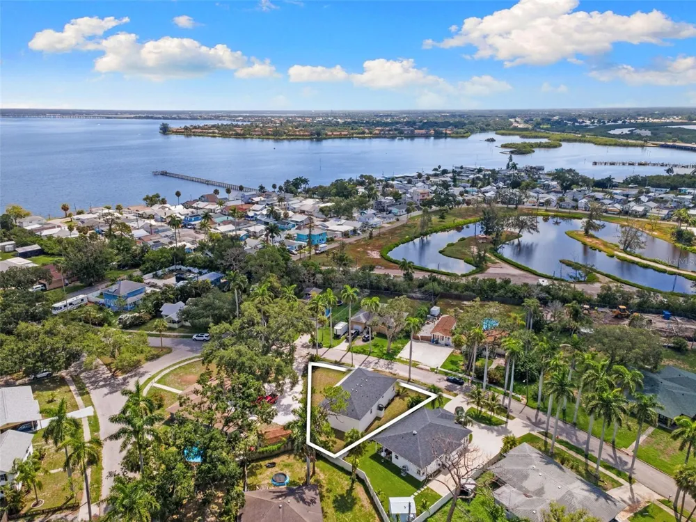 120 BROWN STREET Bradenton, FL 34208