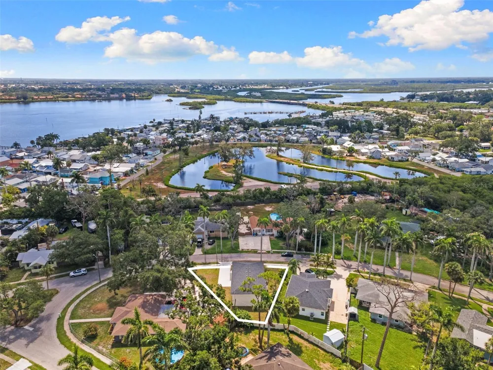 120 BROWN STREET Bradenton, FL 34208