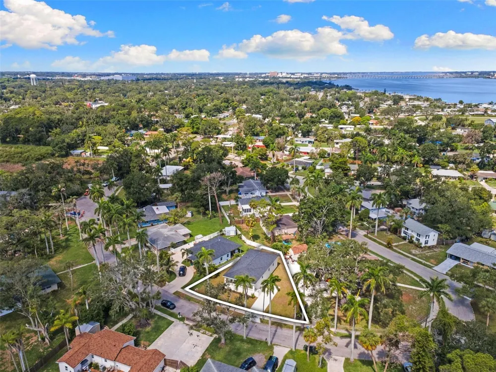120 BROWN STREET Bradenton, FL 34208