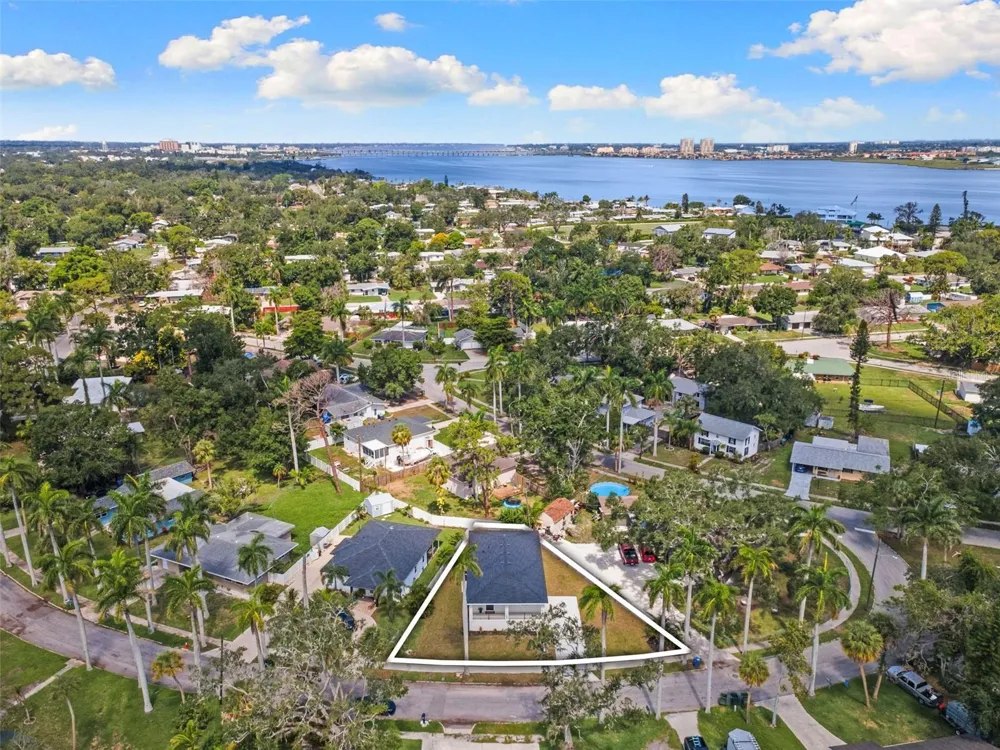 120 BROWN STREET Bradenton, FL 34208