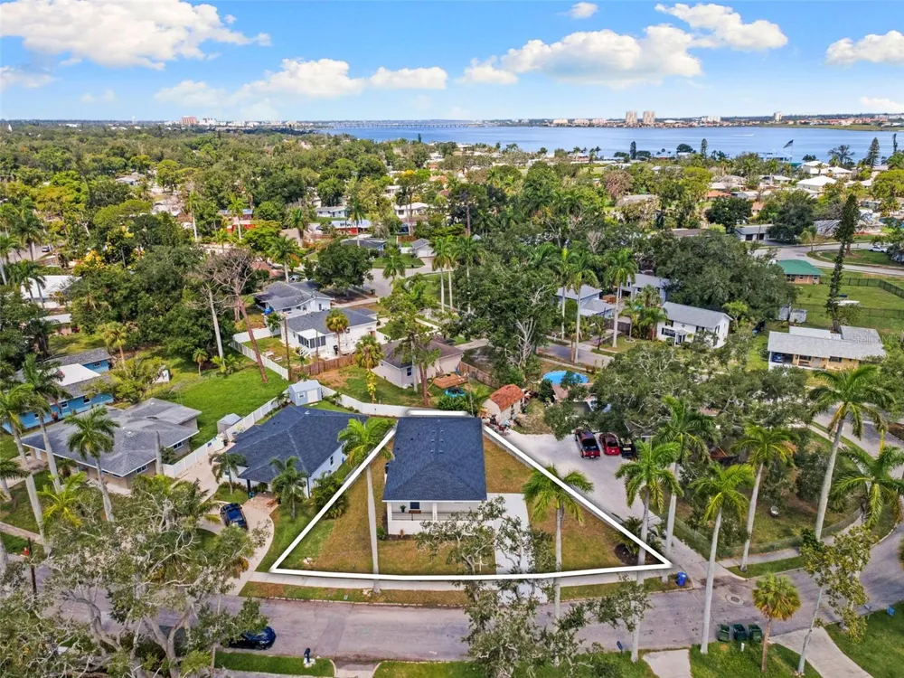 120 BROWN STREET Bradenton, FL 34208