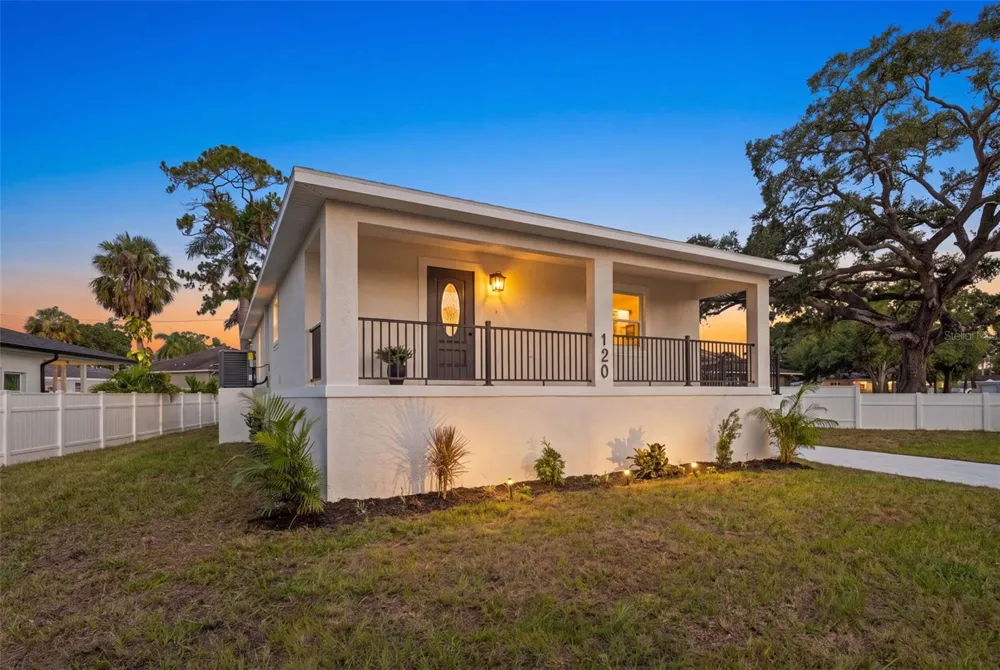 120 BROWN STREET Bradenton, FL 34208