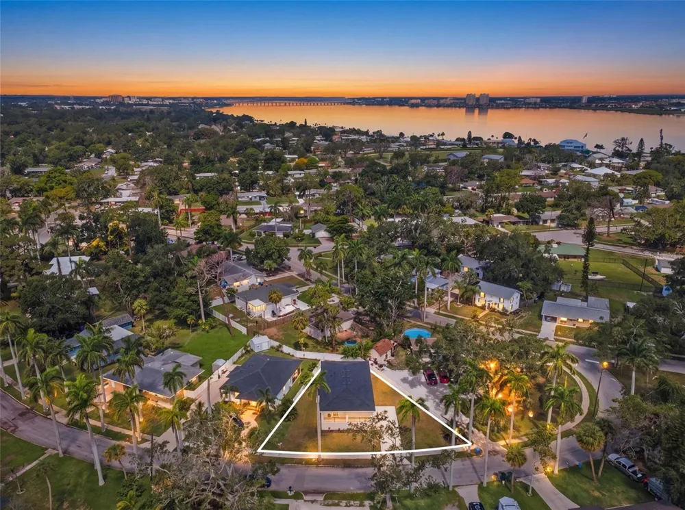 120 BROWN STREET Bradenton, FL 34208