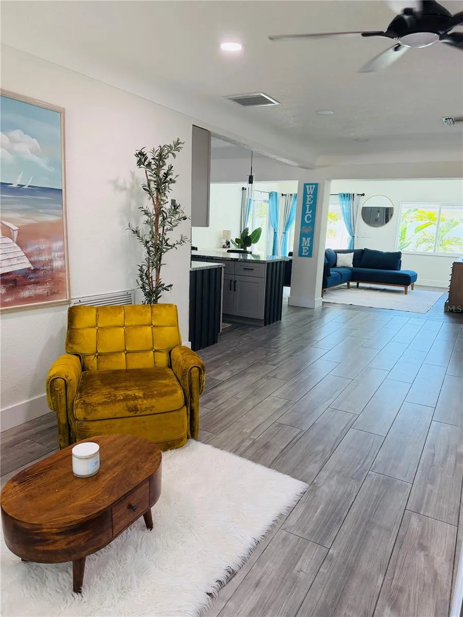 8280 32ND AVENUE St Petersburg, FL 33710