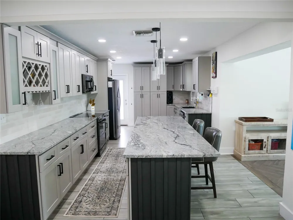 8280 32ND AVENUE St Petersburg, FL 33710