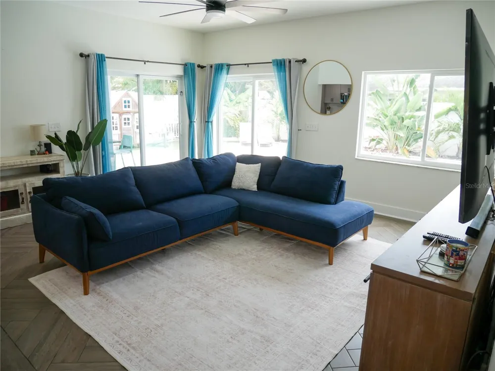 8280 32ND AVENUE St Petersburg, FL 33710