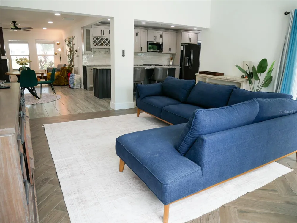 8280 32ND AVENUE St Petersburg, FL 33710