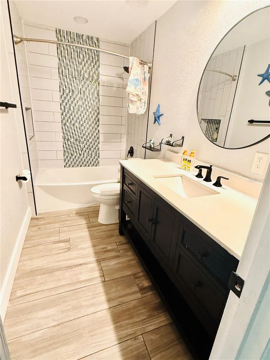 8280 32ND AVENUE St Petersburg, FL 33710