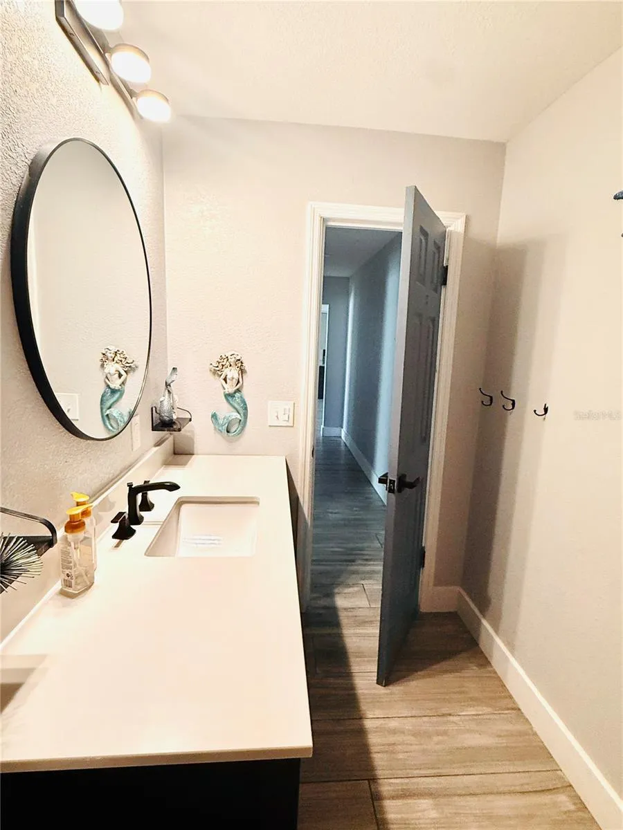 8280 32ND AVENUE St Petersburg, FL 33710