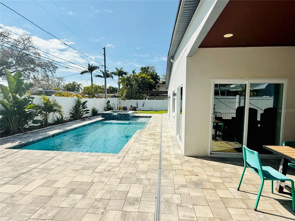 8280 32ND AVENUE St Petersburg, FL 33710