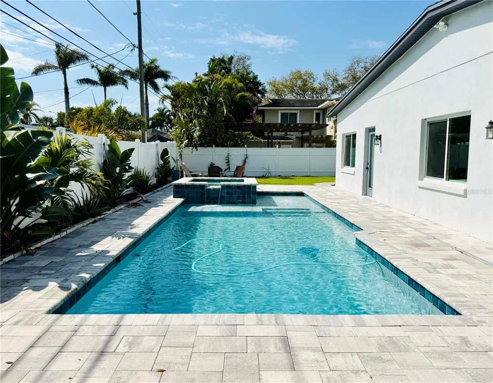 8280 32ND AVENUE St Petersburg, FL 33710