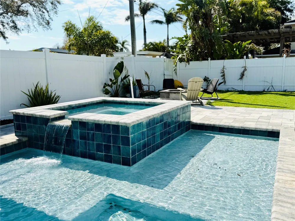 8280 32ND AVENUE St Petersburg, FL 33710