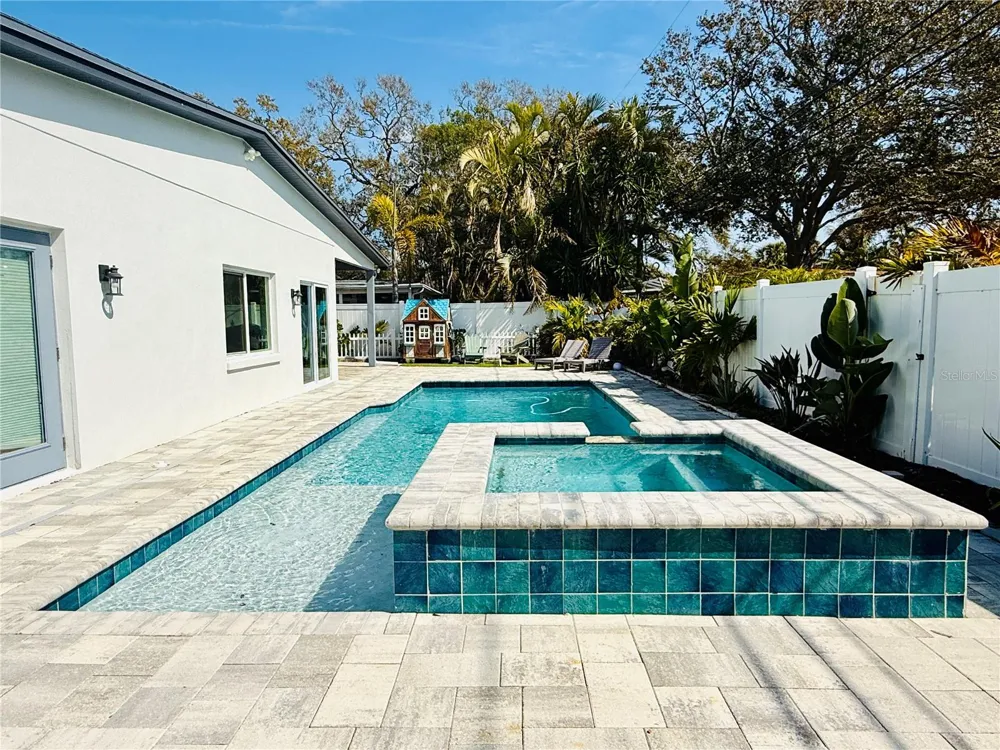 8280 32ND AVENUE St Petersburg, FL 33710