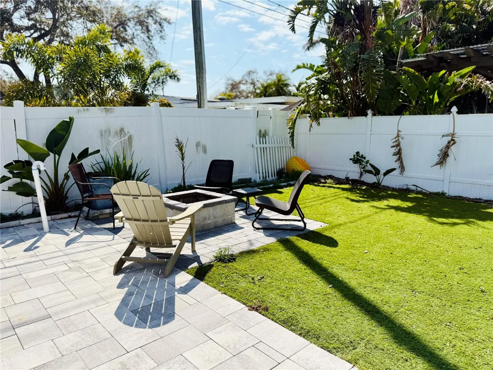 8280 32ND AVENUE St Petersburg, FL 33710