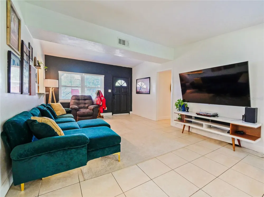 1006 BEATRICE DRIVE Orlando, FL 32810