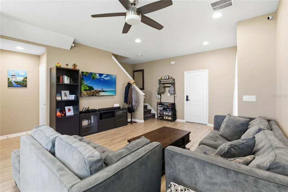 2618 WHITE ISLE LANE Orlando, FL 32825
