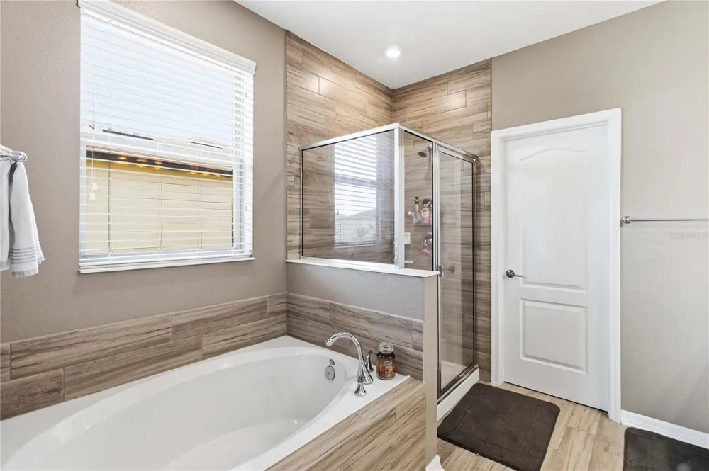 2618 WHITE ISLE LANE Orlando, FL 32825