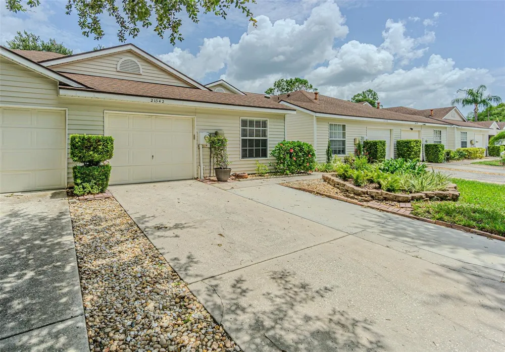 21542 CLUBSIDE LOOP Lutz, FL 33549