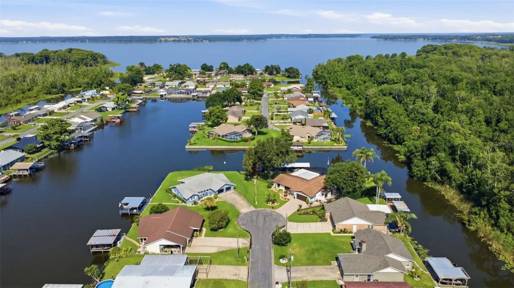 26638 E COVE DRIVE Tavares, FL 32778