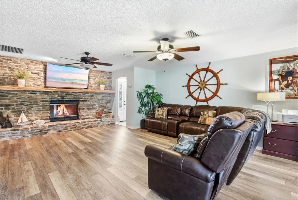 26638 E COVE DRIVE Tavares, FL 32778