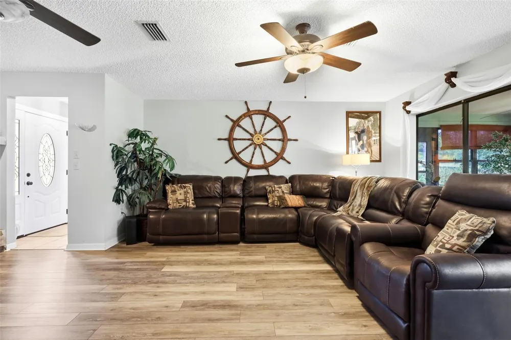26638 E COVE DRIVE Tavares, FL 32778