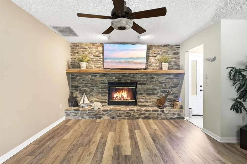 26638 E COVE DRIVE Tavares, FL 32778