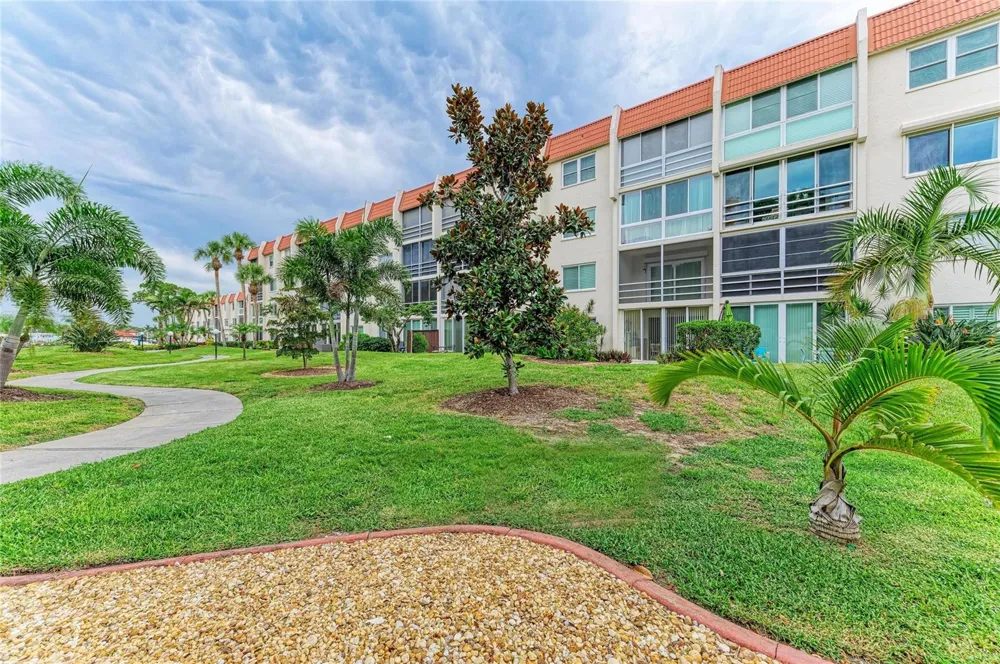 220 SANTA MARIA STREET #338 Venice, FL 34285