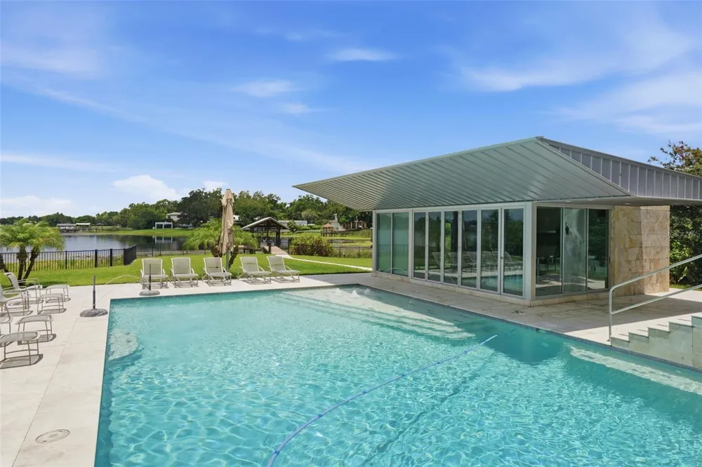 2821 LINTHICUM PLACE Tampa, FL 33618