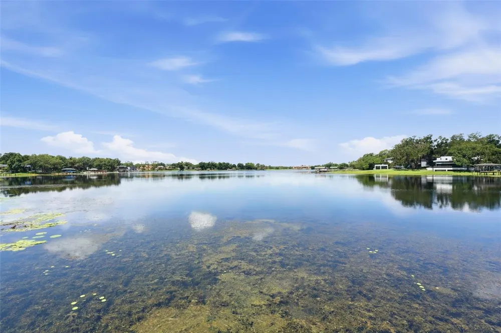 2821 LINTHICUM PLACE Tampa, FL 33618