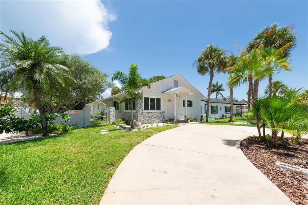 150 42ND AVENUE St Pete Beach, FL 33706