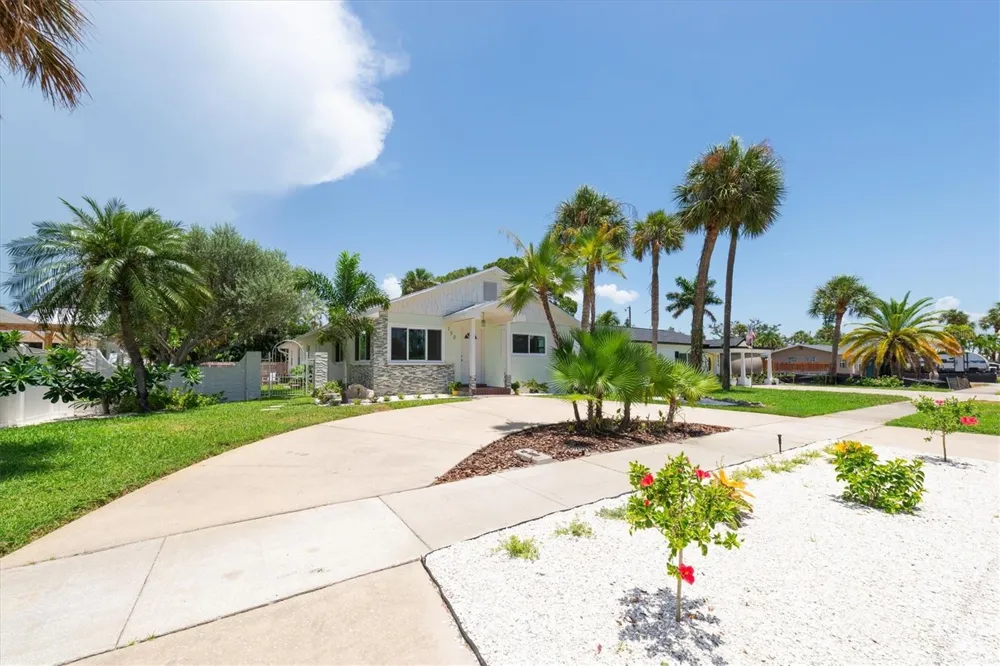 150 42ND AVENUE St Pete Beach, FL 33706