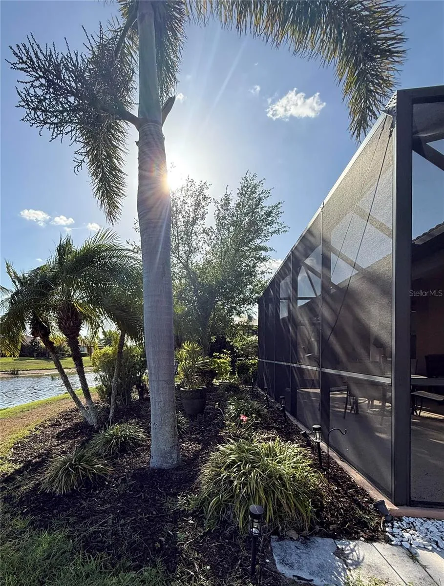 352 LAUREL FALLS DRIVE Apollo Beach, FL 33572