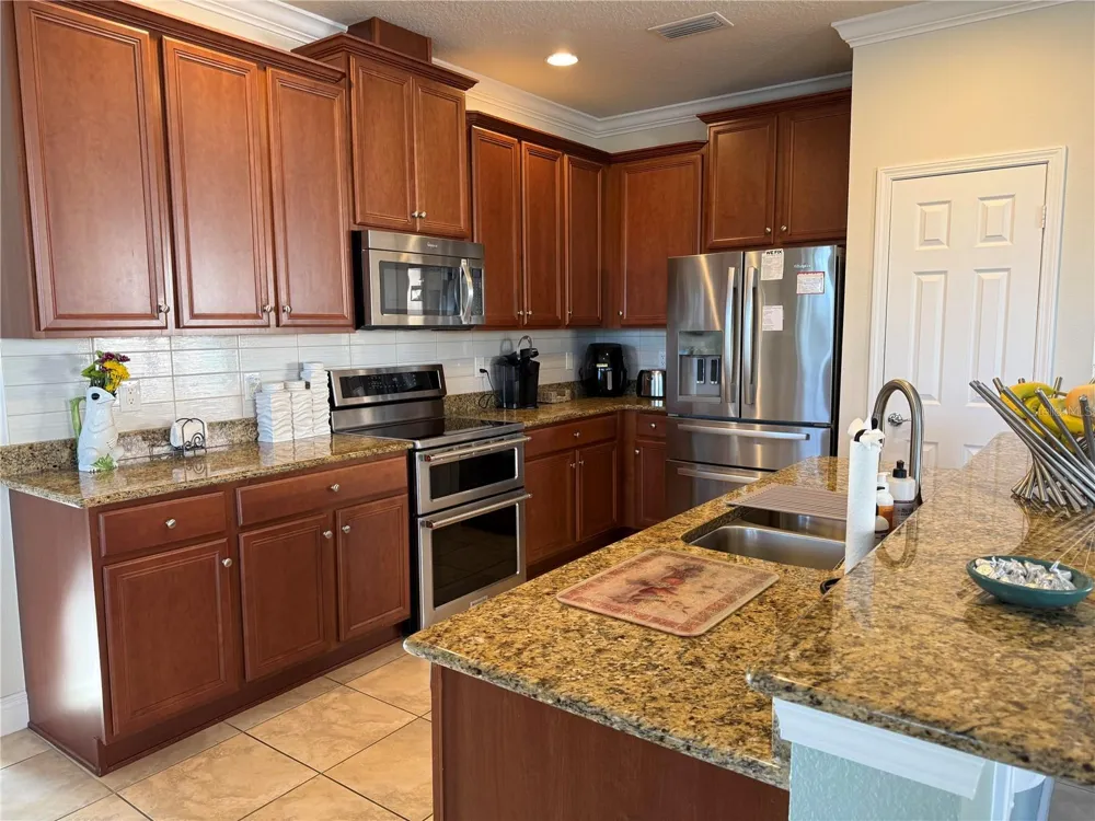 352 LAUREL FALLS DRIVE Apollo Beach, FL 33572