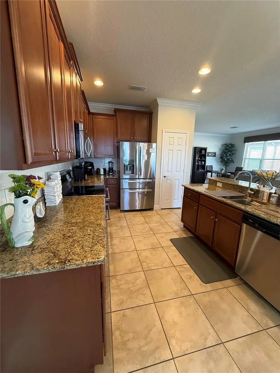 352 LAUREL FALLS DRIVE Apollo Beach, FL 33572