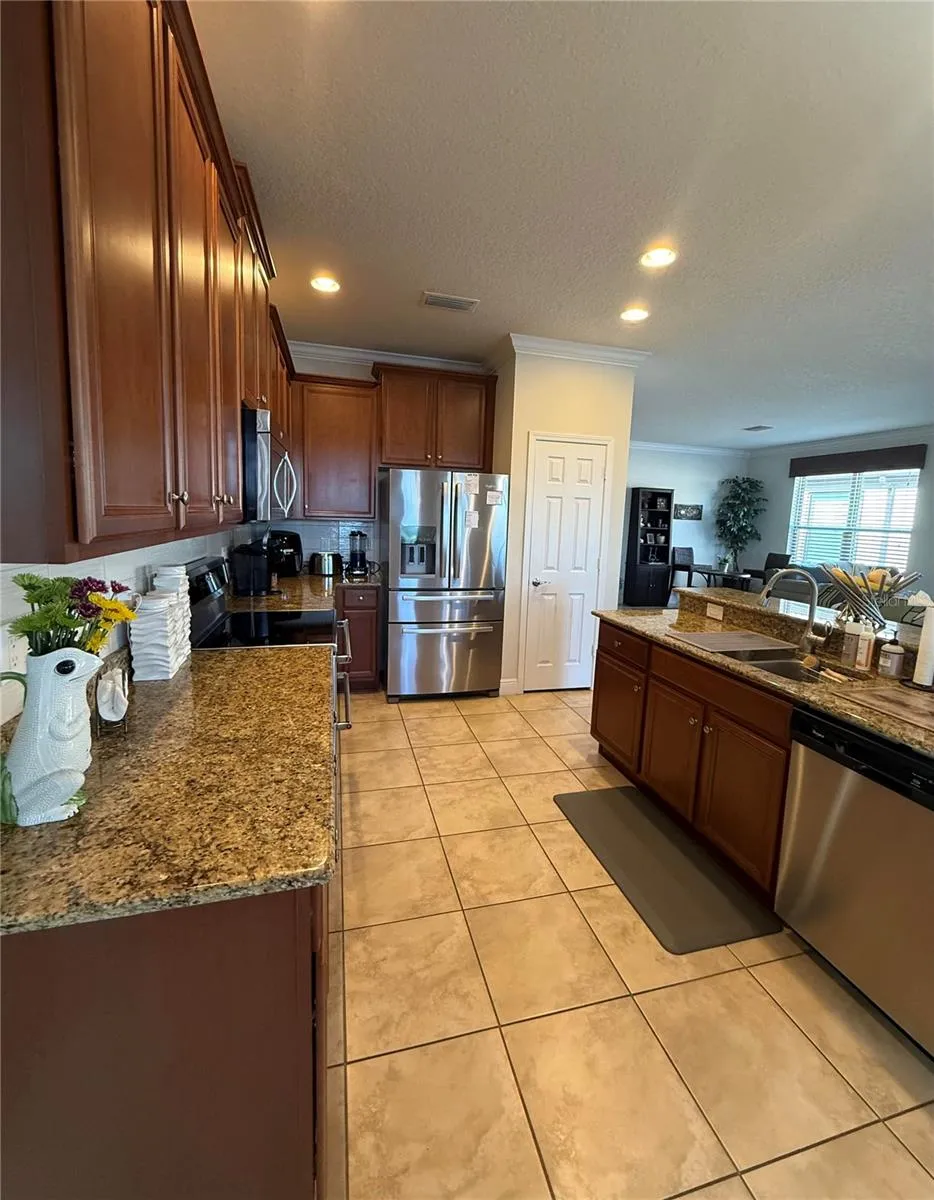 352 LAUREL FALLS DRIVE Apollo Beach, FL 33572