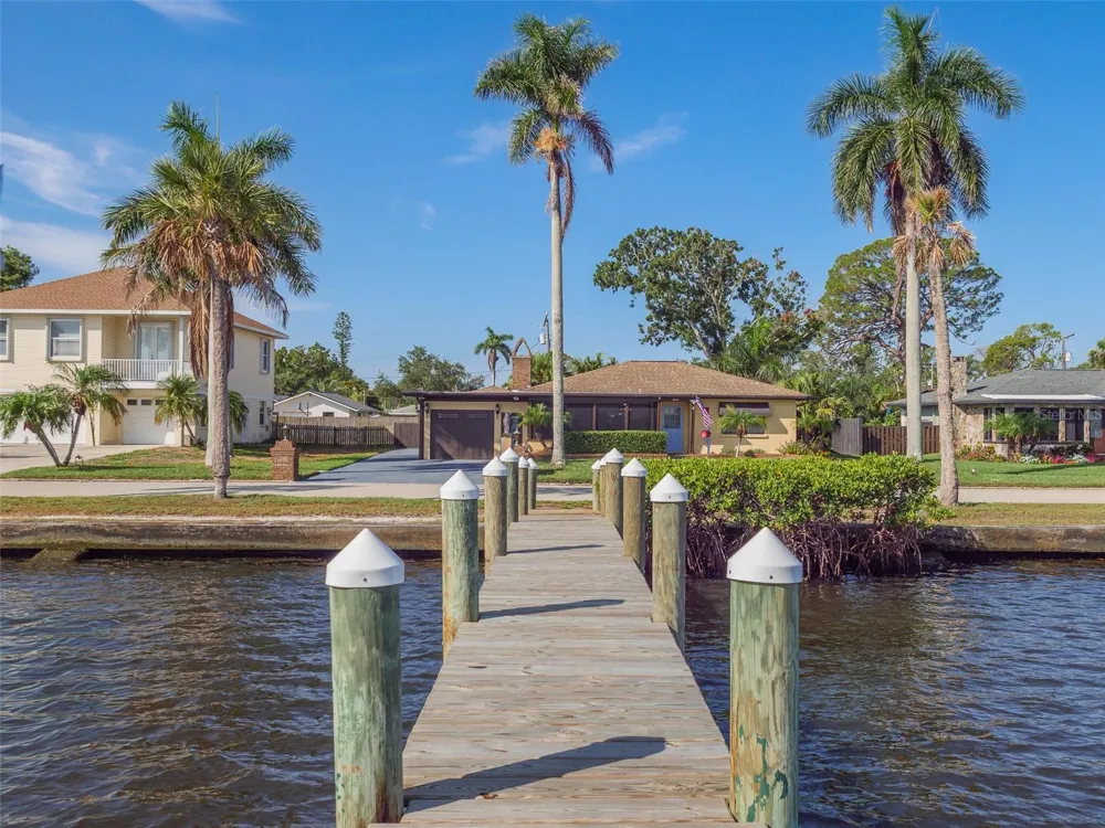 2410 RIVERSIDE DRIVE E Bradenton, FL 34208