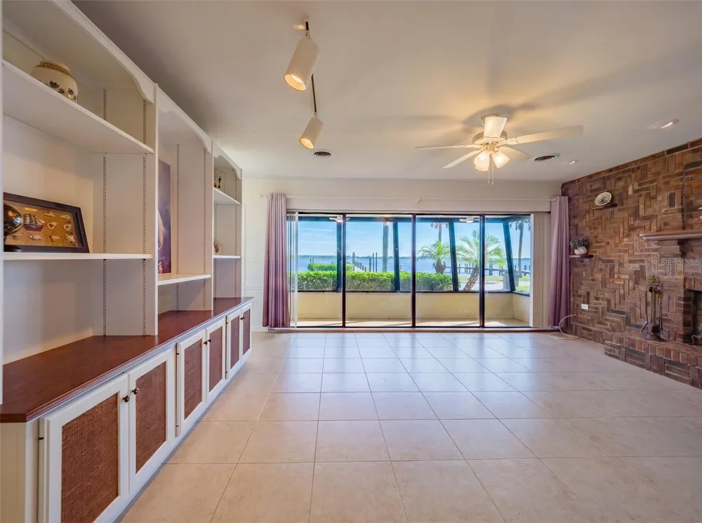 2410 RIVERSIDE DRIVE E Bradenton, FL 34208