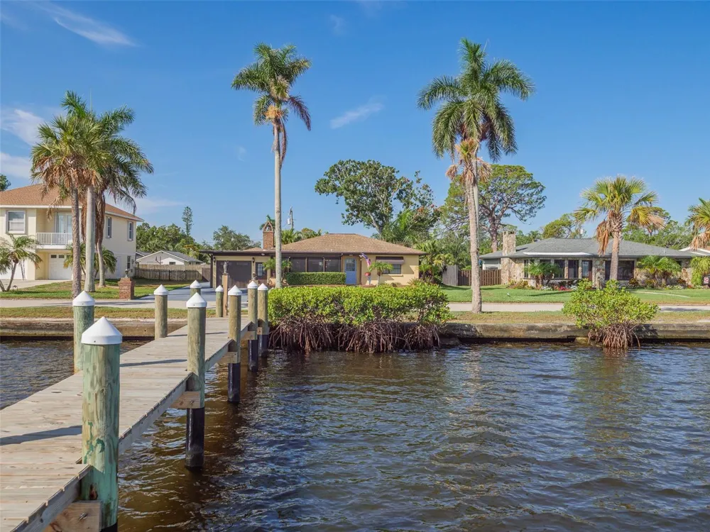 2410 RIVERSIDE DRIVE E Bradenton, FL 34208