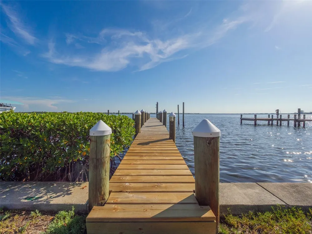 2410 RIVERSIDE DRIVE E Bradenton, FL 34208
