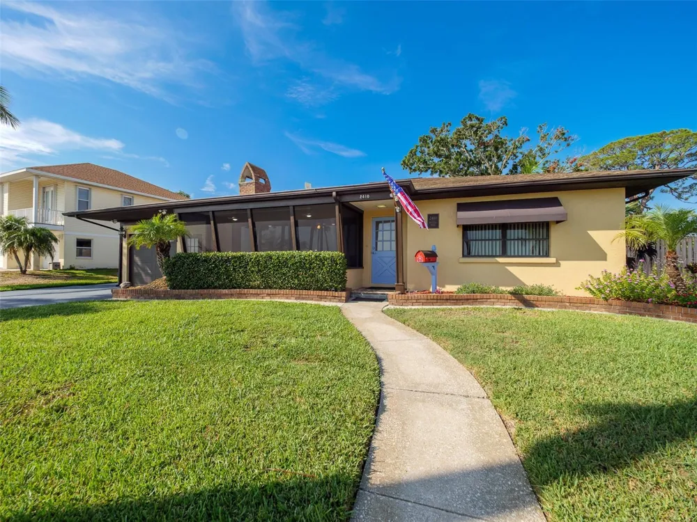 2410 RIVERSIDE DRIVE E Bradenton, FL 34208