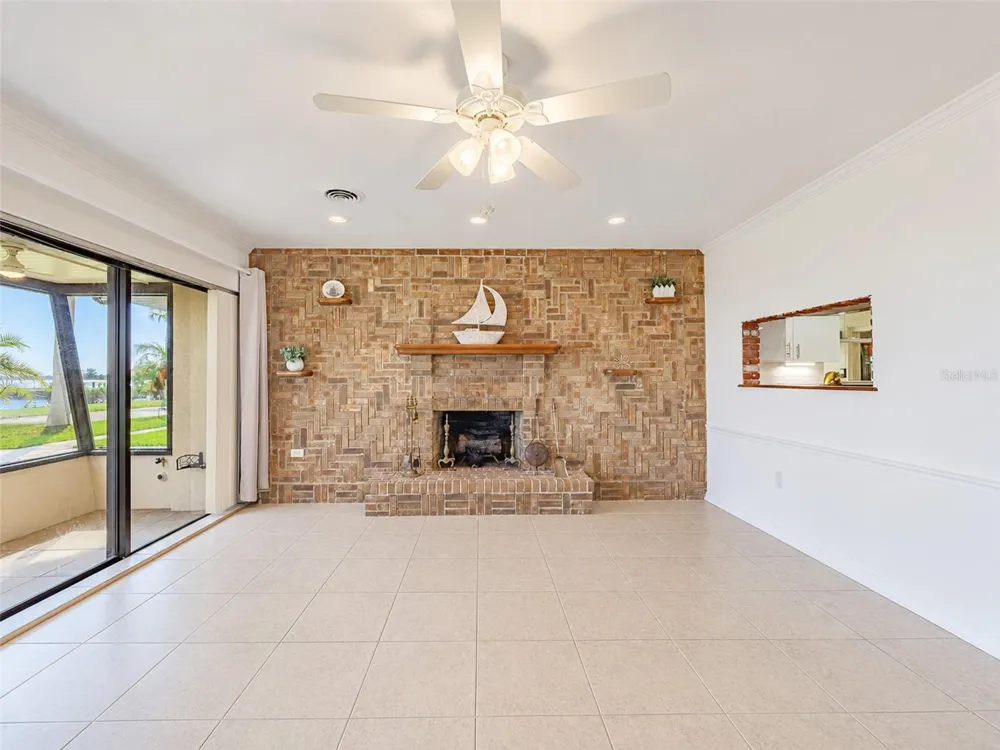2410 RIVERSIDE DRIVE E Bradenton, FL 34208