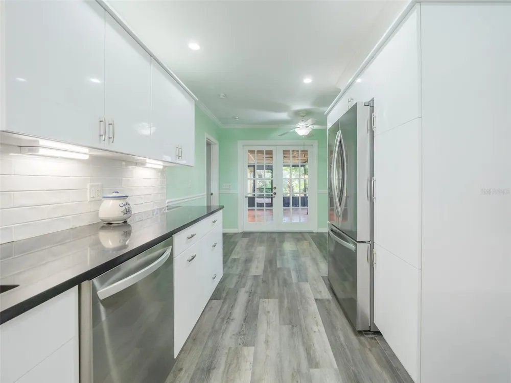 2410 RIVERSIDE DRIVE E Bradenton, FL 34208